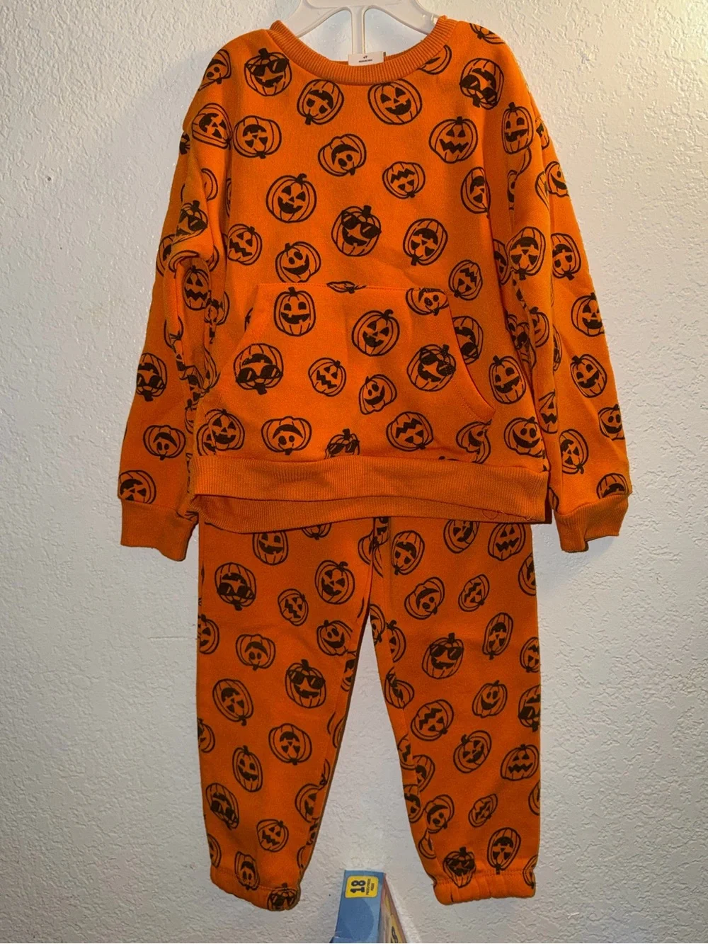 2 unisex 4T Halloween Sets (4pcs)